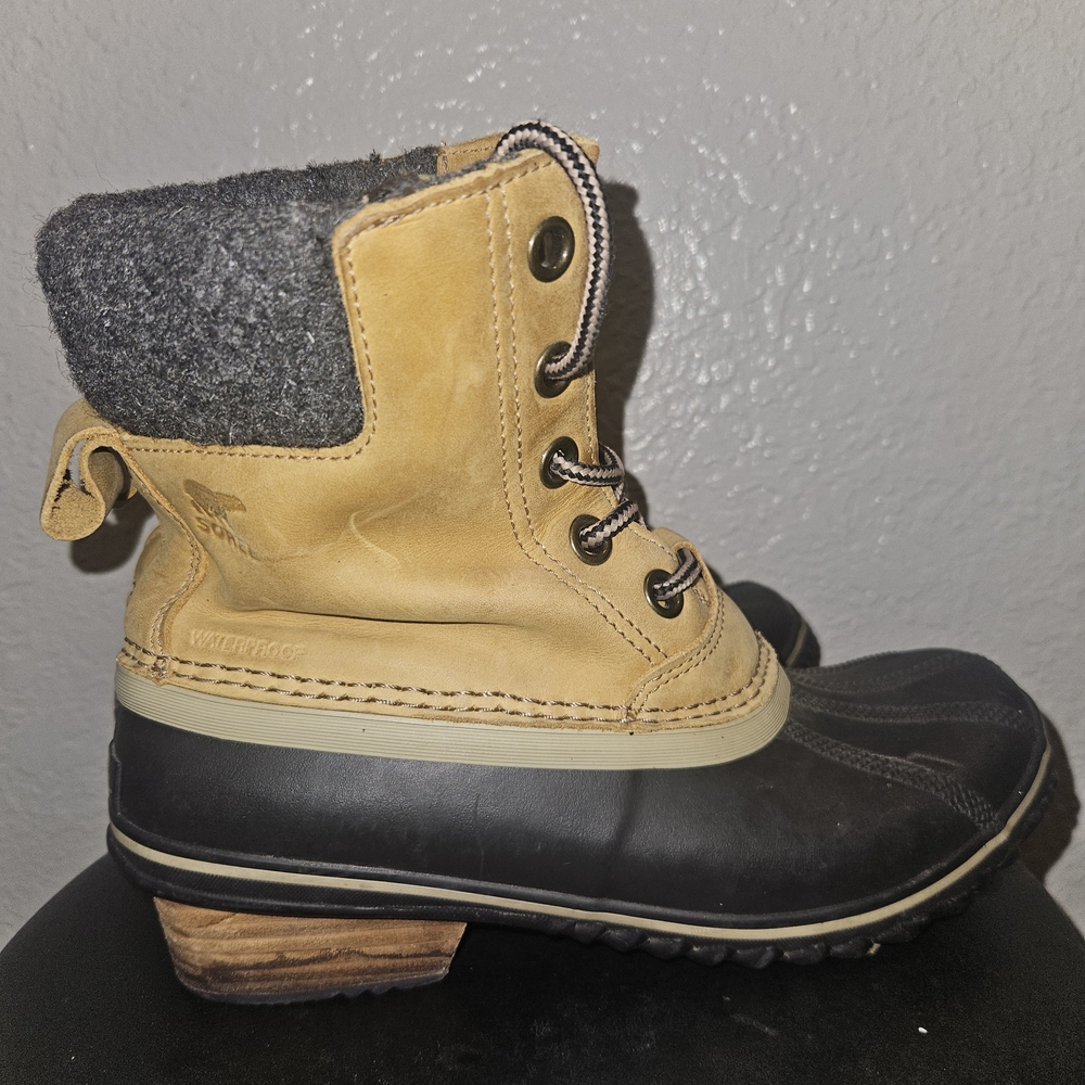 Sorel Slimpack II Tan and Black WP Boots